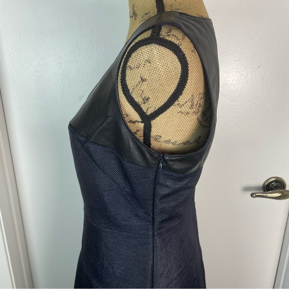 bebe Leather Trim Navy Blue Sleeveless Textured Dress Size M V-Neck Lined Party - Picture 11 of 13